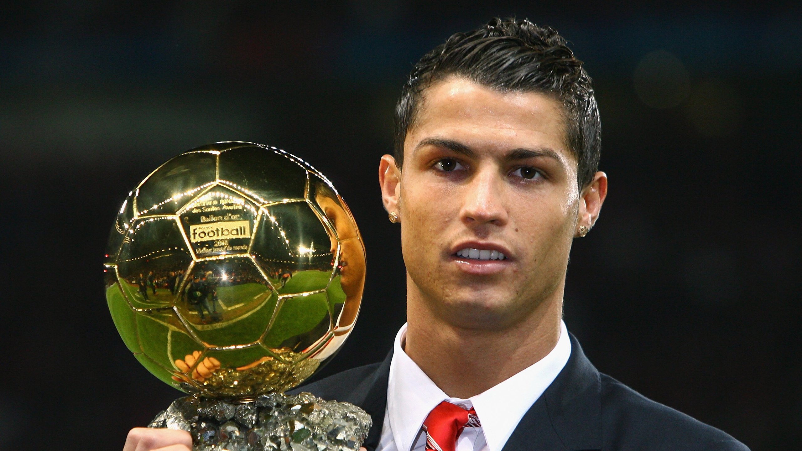 球员技术革新引媒体热议,足球技术型球员